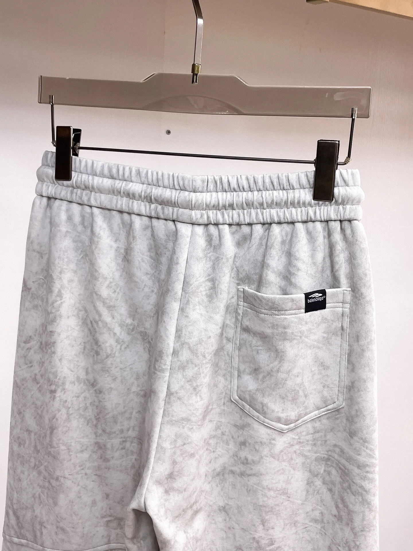 Balenciaga 🆕2026 Autumn and Winter New Arrival Casual Pants! The official website will be released simultaneously. Brand Classic LOGO casual pants, customized fabrics, excellent comfort and strong touch. Highly recognisable, perfect appearance and craftsmanship. Size:M-3XL